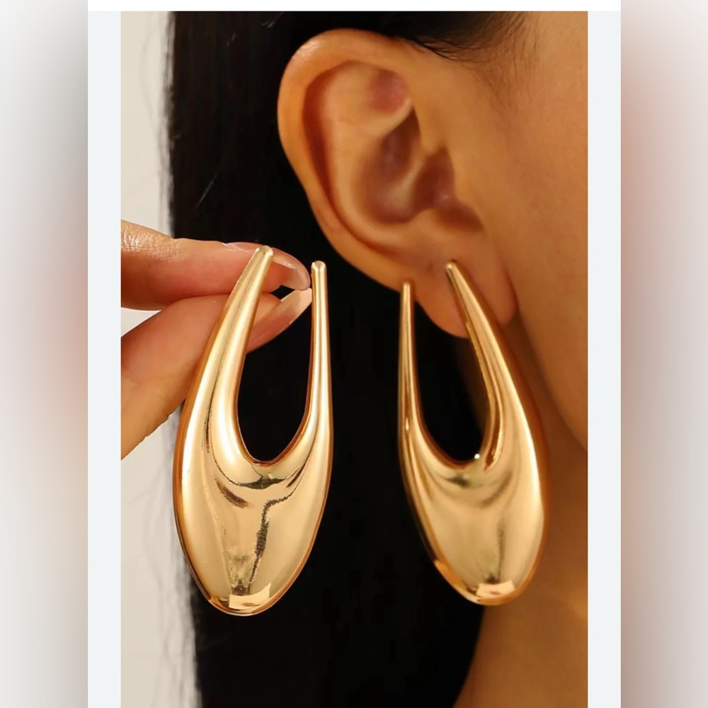 Elegant Gold Drop Earrings - Picture 4 of 4